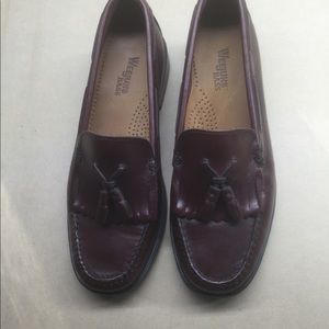 BASS Women’s loafers in excellent condition!